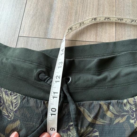 Athleta trekkie north floral printed jogger forest green size 22 - Picture 6 of 9